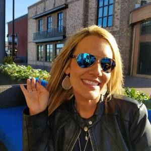 Meet your Posher, Elizabeth